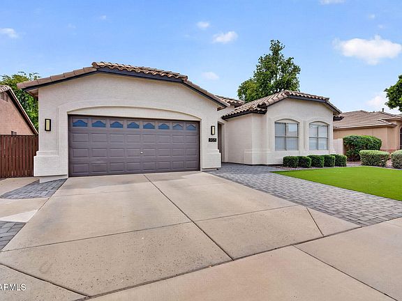 2nd image of 905 W BEECHNUT Drive