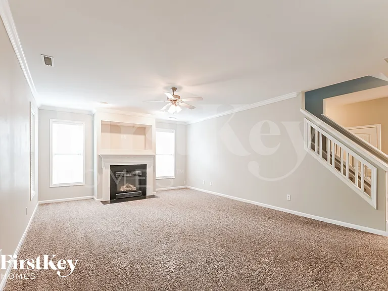 1020 Bridlemine Dr — Photo 3