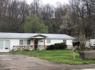 71 Main St, Mount Hope, WV 25880