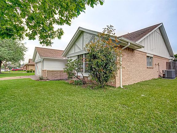 2nd image of 2514 Park Meadows Ave