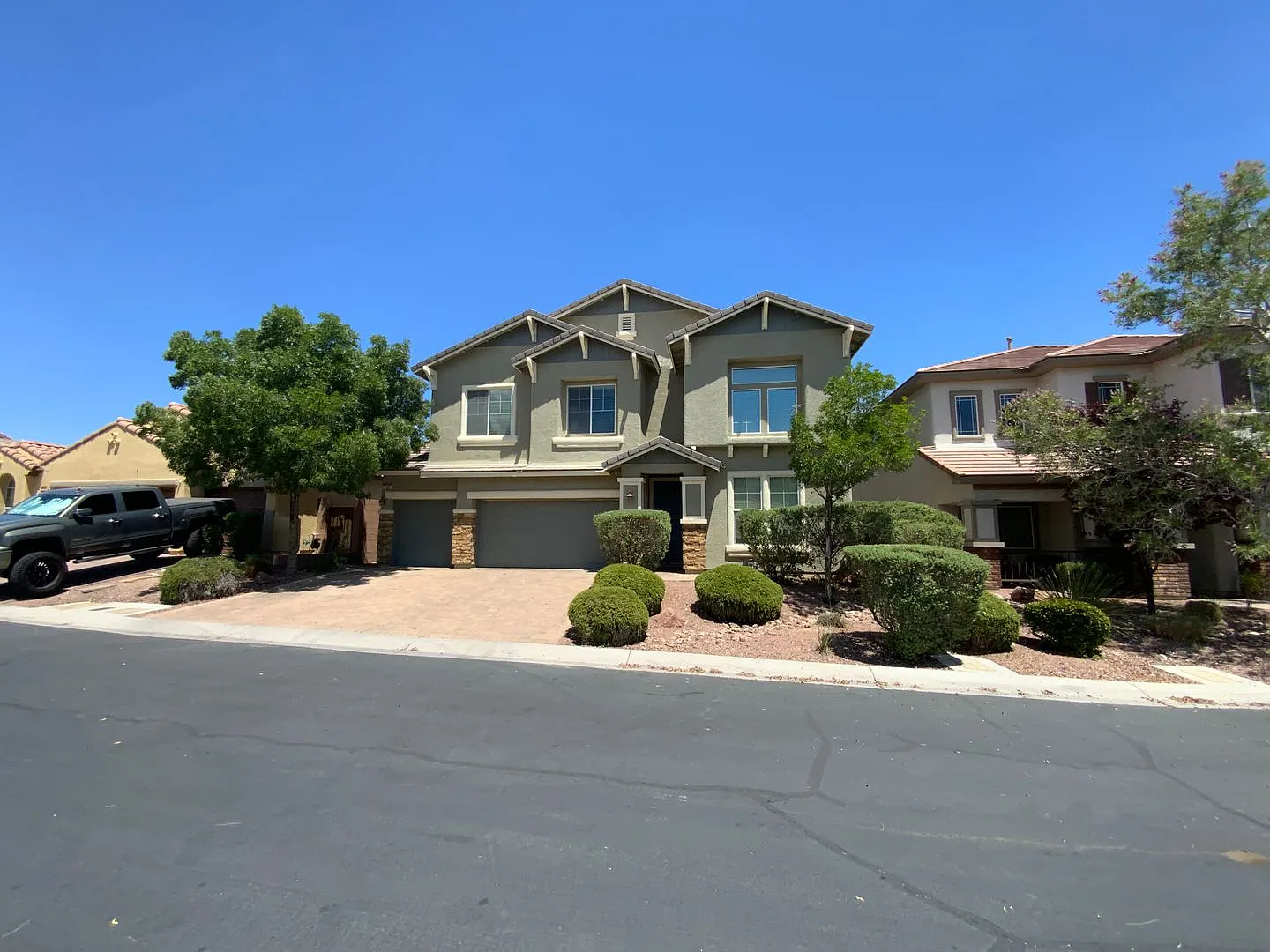 Gorgeous Upgraded 3 Bed, 3 Bath — Photo 1