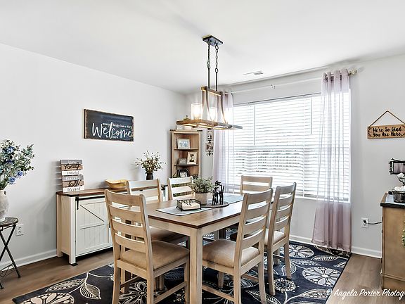 3rd image of 6621 Sassafras Way