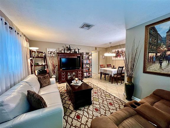 5th image of 160 NE 8th Avenue #1b