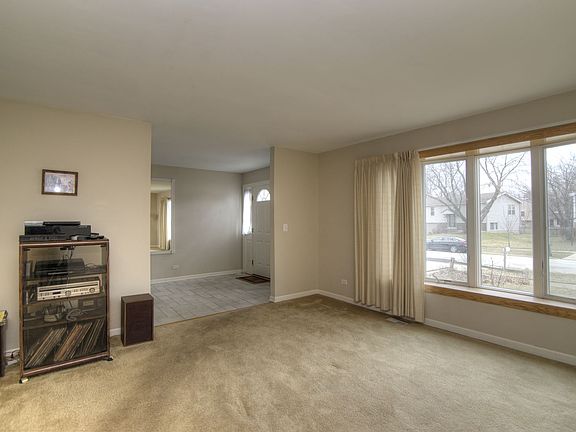 5th image of 306 Norton Ln
