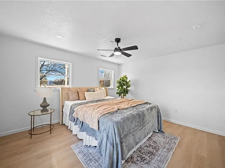 1614 E Huntsville Rd — Photo 8