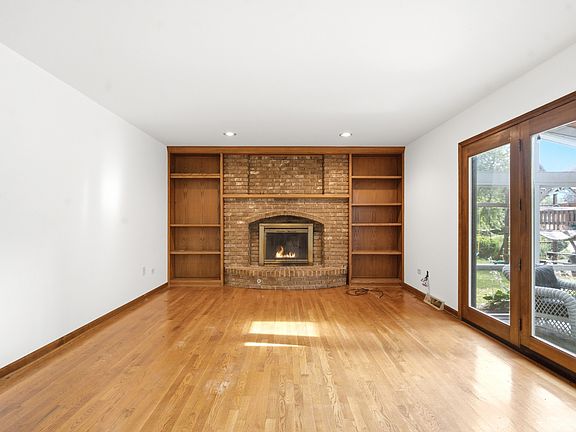 5th image of 0S415 Madison St
