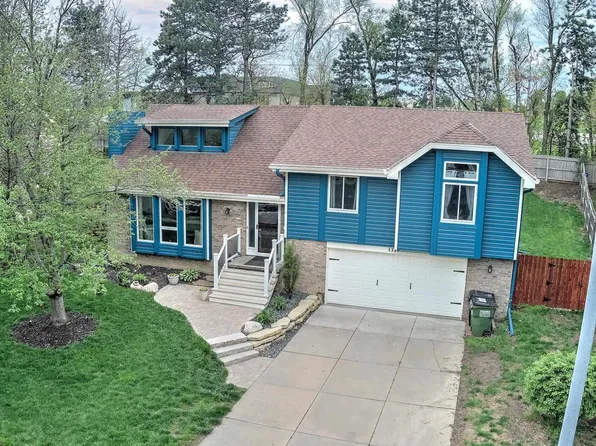 1329 Scott Rd, Papillion, NE 68046