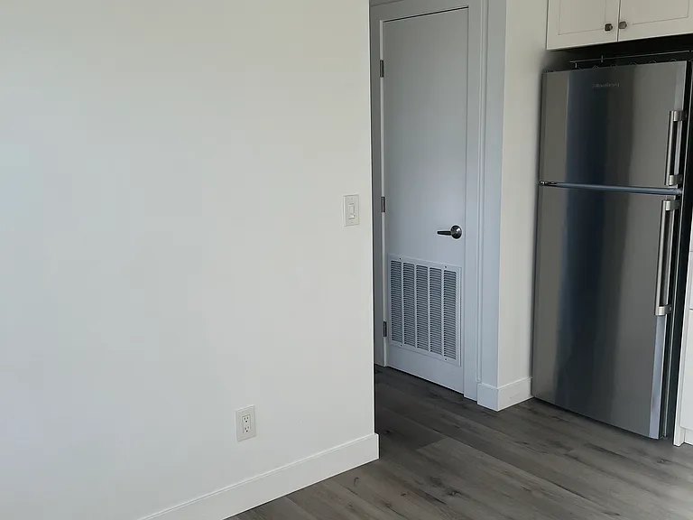 1237 Russell St #8 — Photo 7