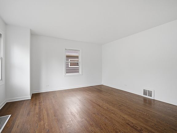 3rd image of 1825 Beverly Pl