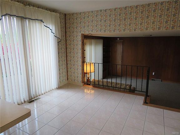 5th image of 111 Emerald Dr