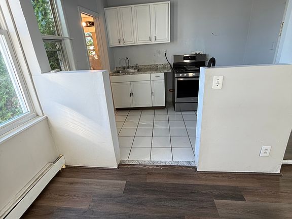 3rd image of 189 Griffith St Floor 3