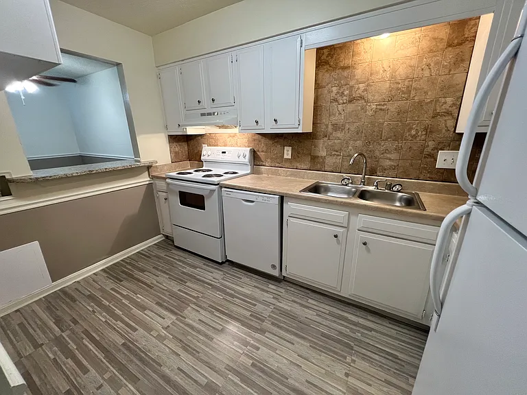 Countrybrook Apartments — Photo 63