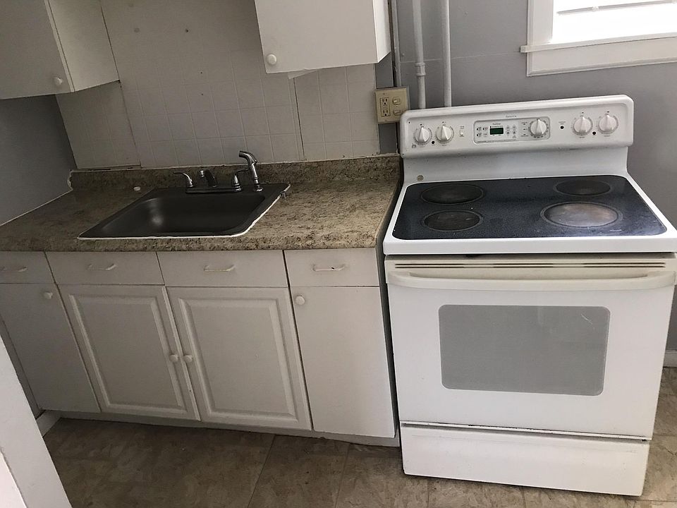2nd image of 179 Mechanic St