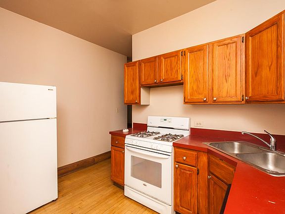 4th image of 2807 N Francisco Ave