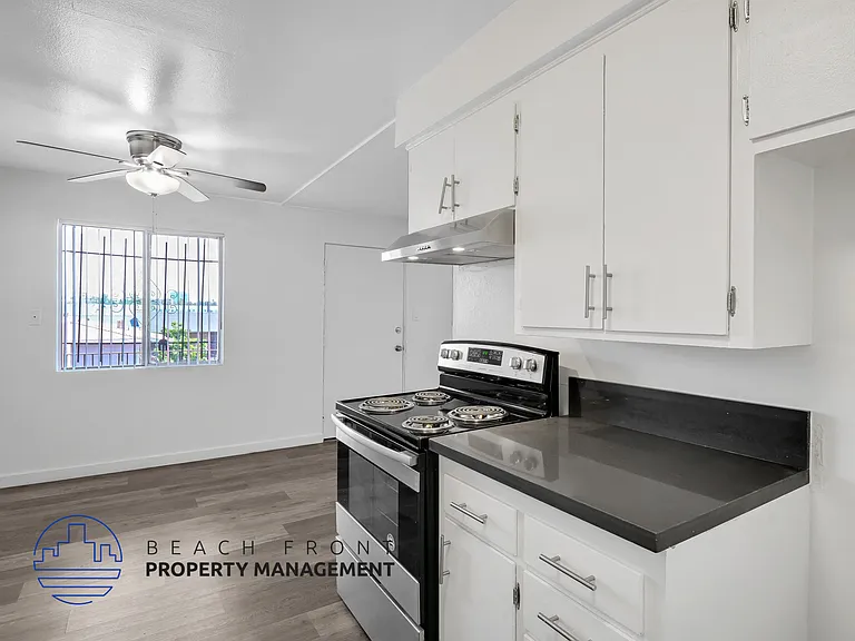 1576 Elm Ave — Photo 4