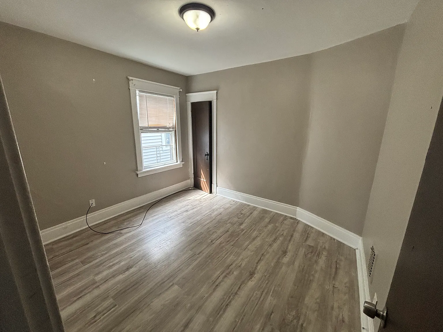 1 bed, 1200 sqft, $1,000 — Photo 4