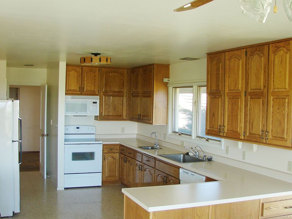 2nd image of 674 McArthur Dr