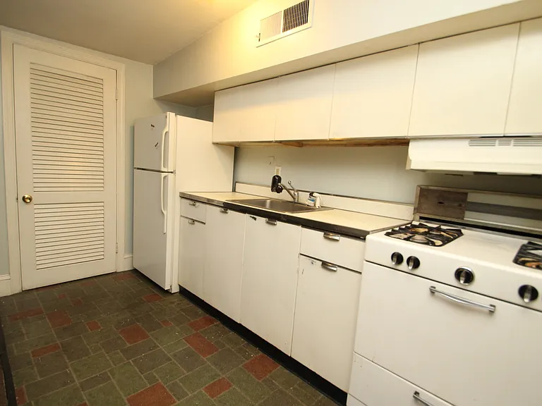 1621 Park Ave. — Photo 9