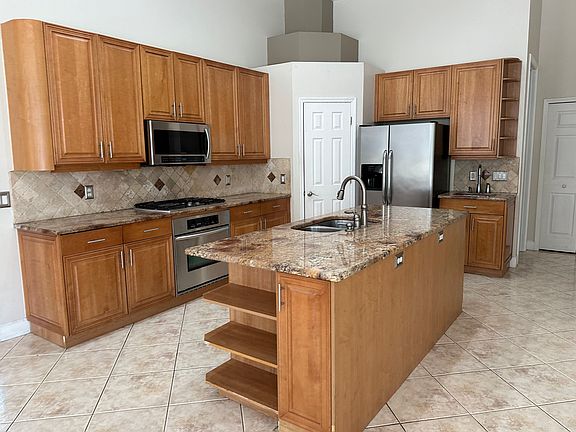 5th image of 10 Kingsgate Ct