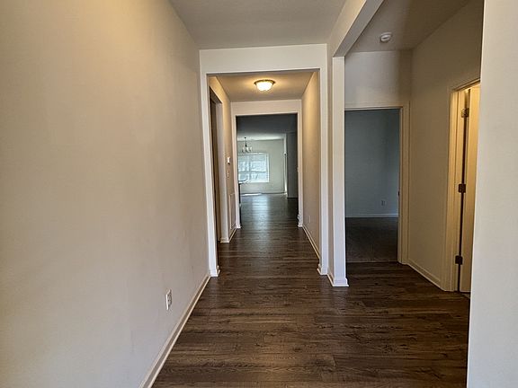 3rd image of 122 Vivian Way