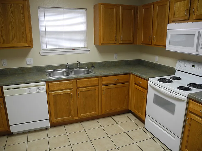 160 Knowledge Ave #B — Photo 7