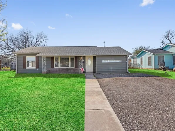 420 Wallace St, Seguin, TX 78155