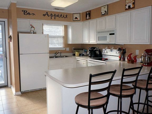 3rd image of 38183 Beachwood Ct Unit 54