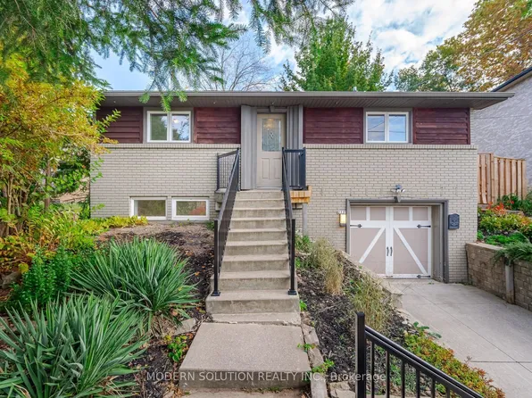2557 Mindemoya Rd, Mississauga, ON L5C 2R1