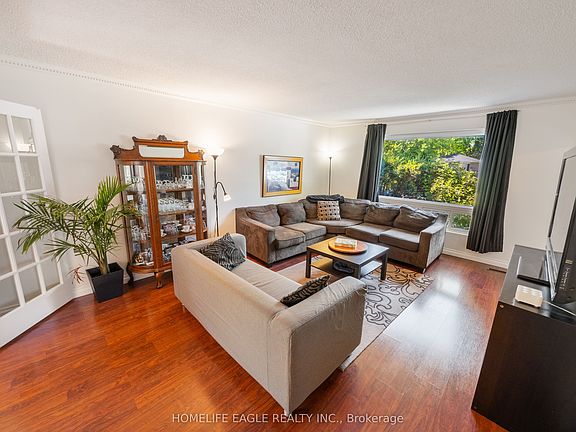 4th image of 751 Greenfield Cres