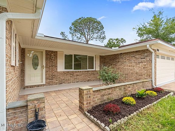 3rd image of 946 BOXWOOD Court