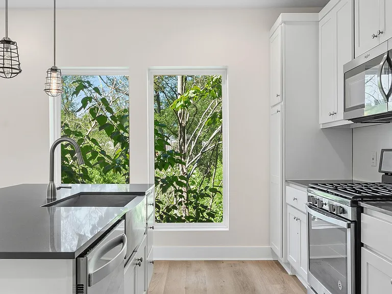 1160 Lott Ave #B — Photo 12