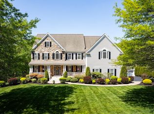 14 Oak St, Hopkinton, MA 01748