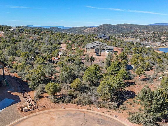 2nd image of 909 W Skyline Cir