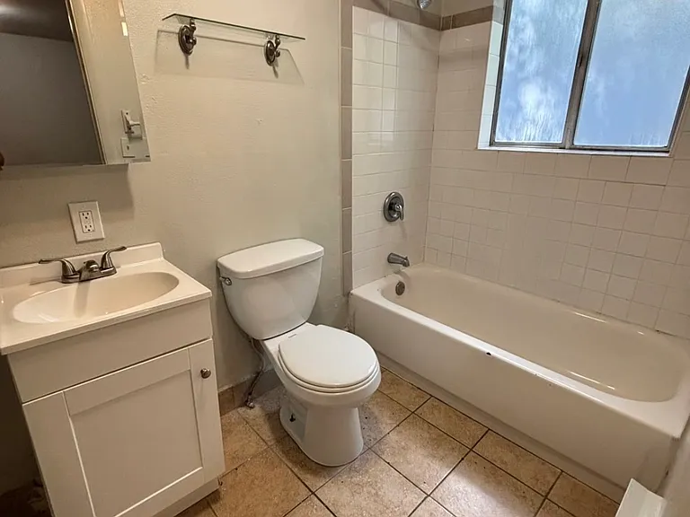2709 W Rose Hill St #8 — Photo 8
