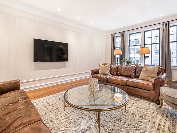 5th image of 220 E Walton Pl #5-W