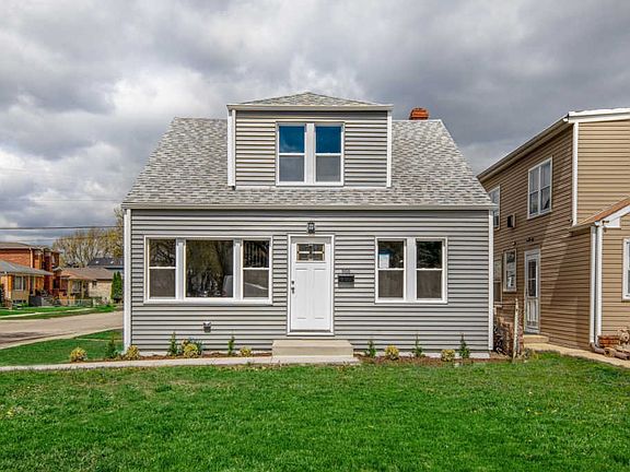 2nd image of 6926 W Montrose Ave