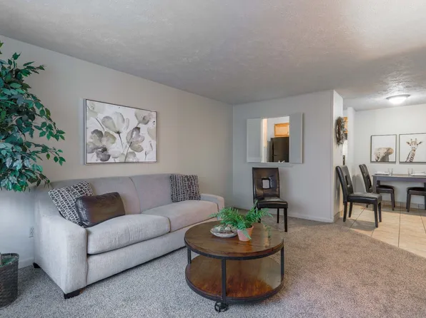 Chamberlain I & II Apartments