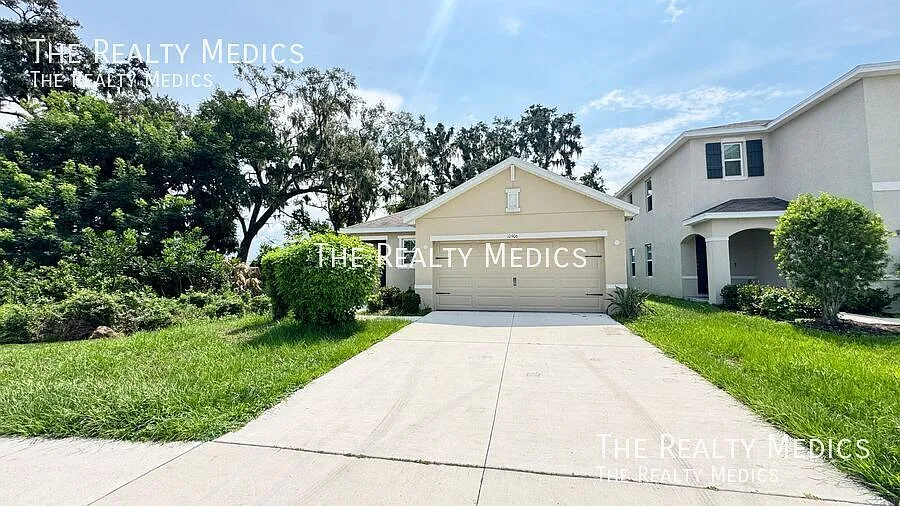 Beautiful 3 Bedroom, 2 Bathroom Home in Riverview!! — Photo 2