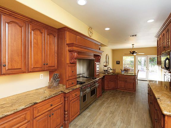 2nd image of 1707 Shady Brook Dr