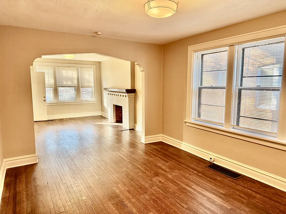 Dining rm to living rm