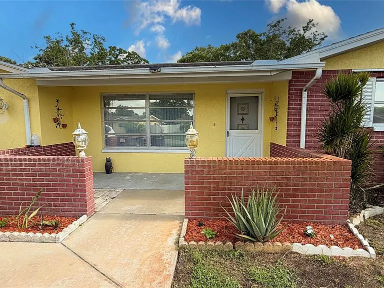 7621 Rosewood Dr — Photo 2