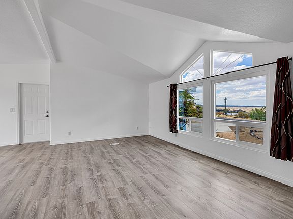 5th image of 60377 Natoma Trl