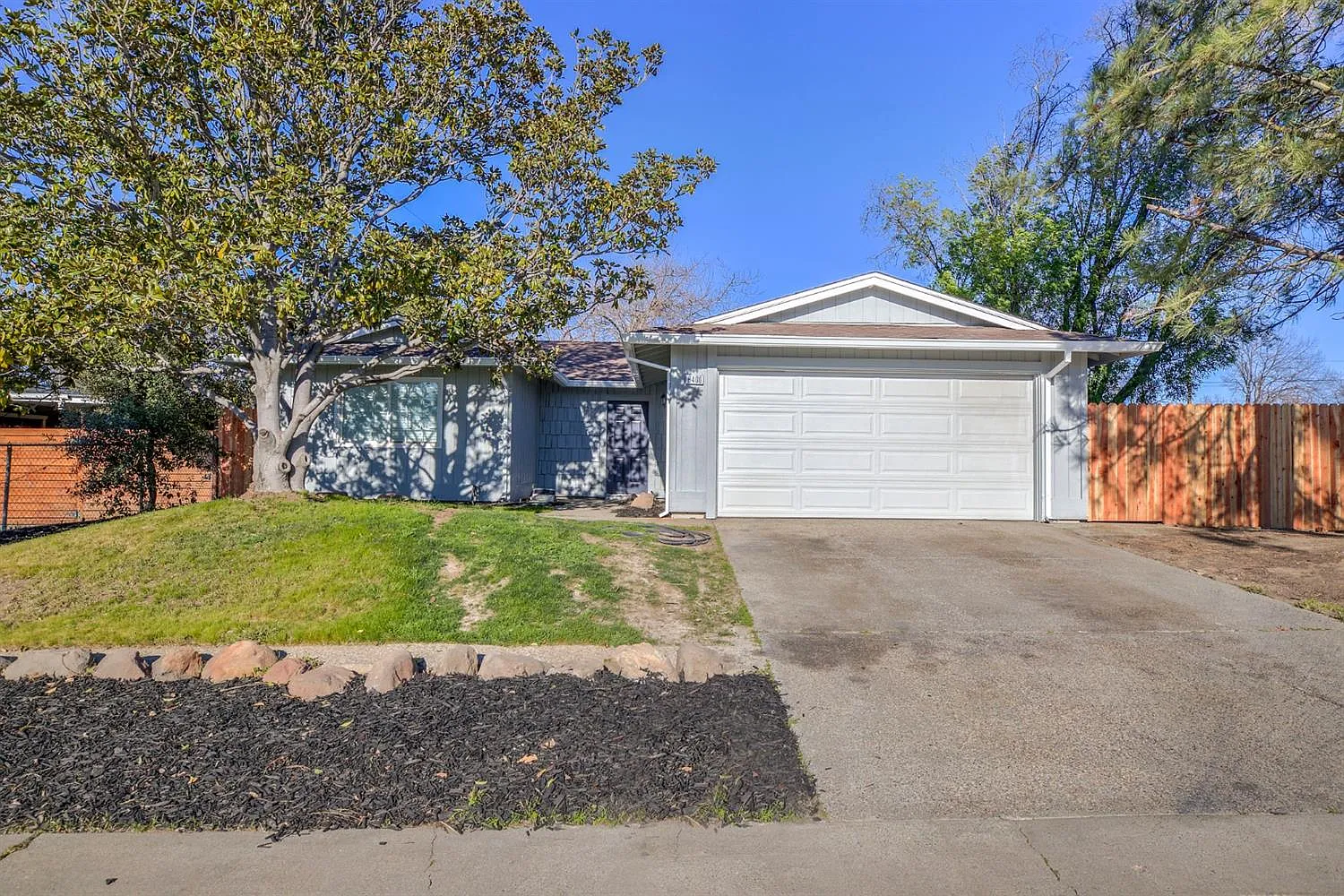 6400 Larchmont Dr photo 1