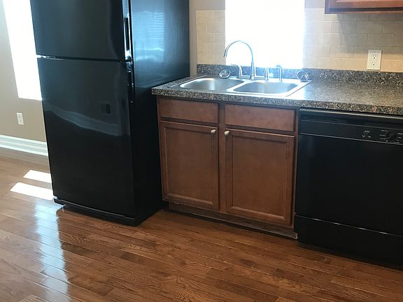 2nd image of 469 Tacoma Ave APT 4