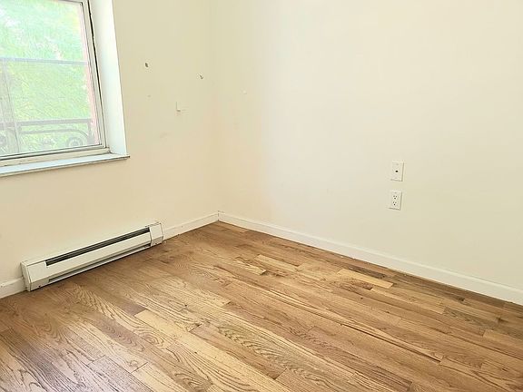 4th image of 220 W 107th St APT 3C