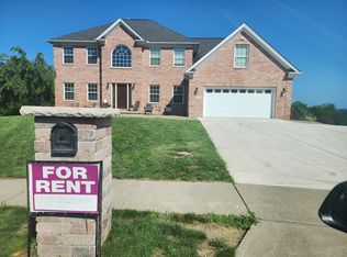 726 Valleyview Dr, Coraopolis, PA 15108