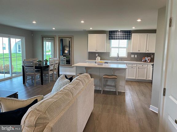 5th image of 338 Heritage Shores Cir