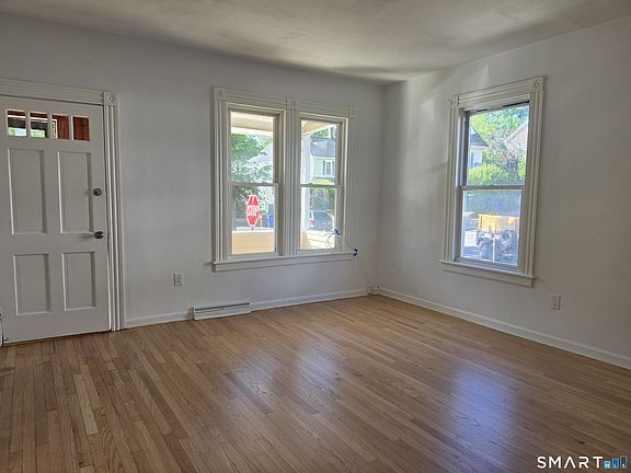 4th image of 25 Elm St Floor 1