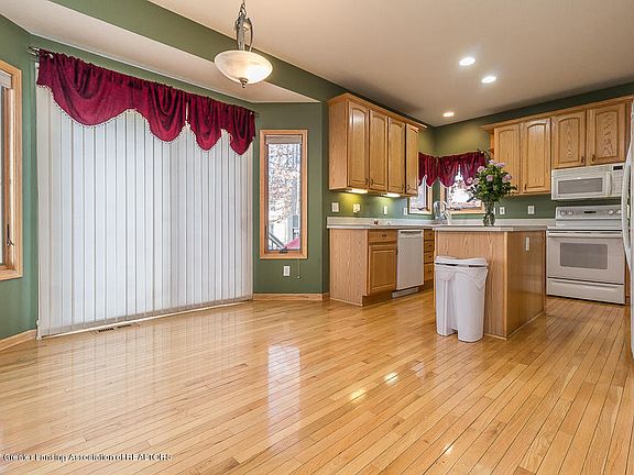 4th image of 2610 Little Hickory Dr