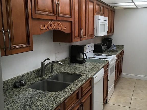 3rd image of 520 Palm Springs Blvd APT 410